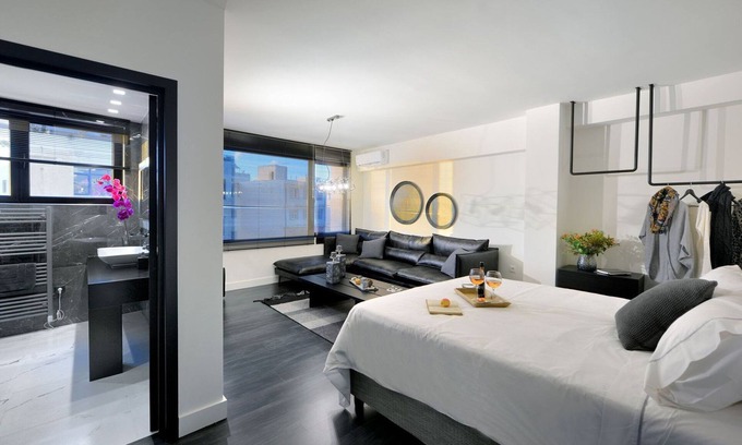 Monastiraki Villa | Stunning Athens Apartment | Ater Albus Junior Suite | Historic Central Location | City Views | Psyrri