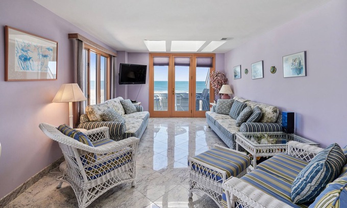 Point Pleasant Beach Condominio | Stunning Beachfront 3/2 with beach access