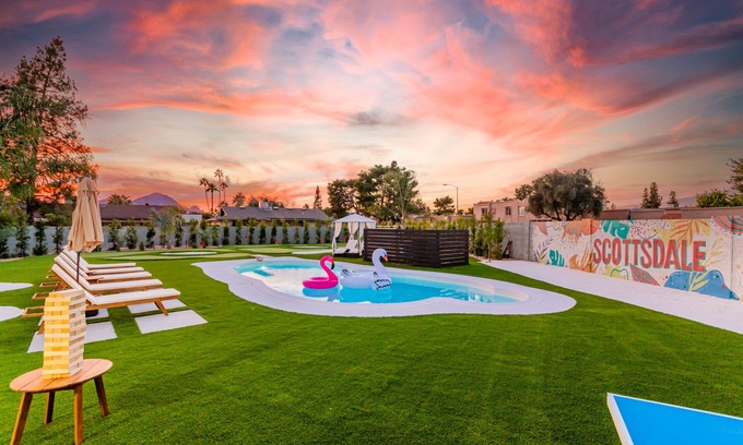 Park Scottsdale Four Casa | Stunning Backyard -Mini Golf & Heated Pool! 5 Mins to Old Town Scottsdale!