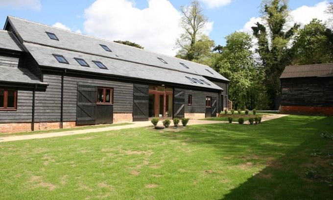 Sutton Casa | Stunning barn conversion sleeping 10 - Pet friendly!