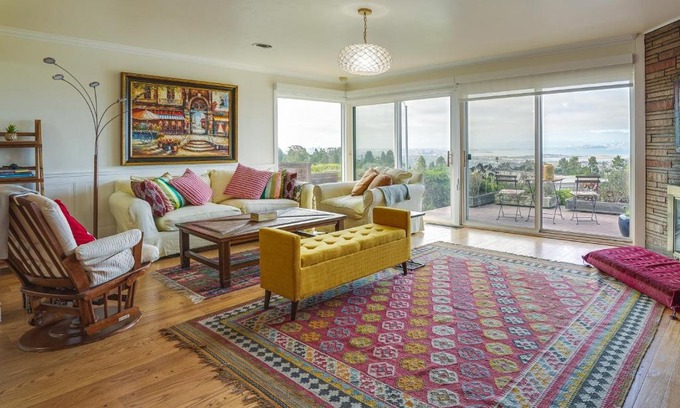 Kensington Casa | Stunning Bay-View Home in Kensington!
