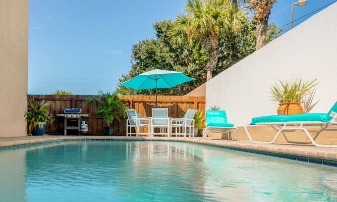 Port Canaveral Casa | Hermosa casa en Cocoa Beach, piscina climatizada, pasos a la playa