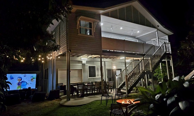 Dicky Beach Casa | Stunning Beach House, Glamping Tent, Outdoor Movies