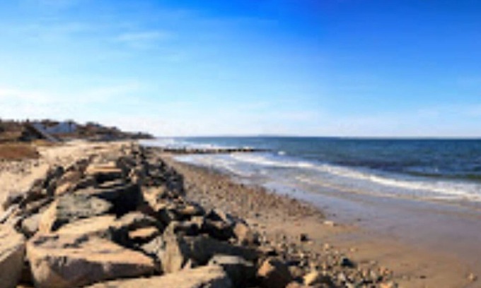 West Dennis Casa | Stunning Beach House with AC & Access to Private beach/public boat ramp