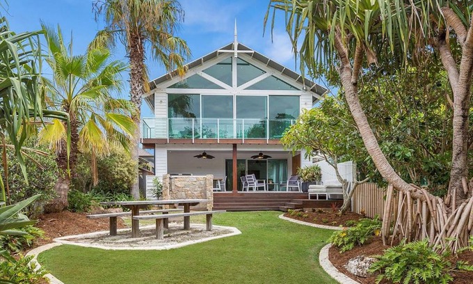 Casuarina Casa | Stunning Beachfront On She oak