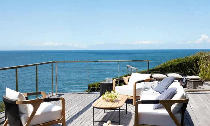 Whale Beach Casa | Stunning beachside Villa located 100m from iconic Whale beach, what a spectacular experience.