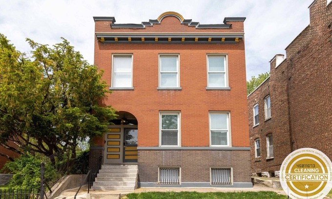 Benton Park Casa | Stunning Benton Park 3BR W/ Parking ABODEbucks