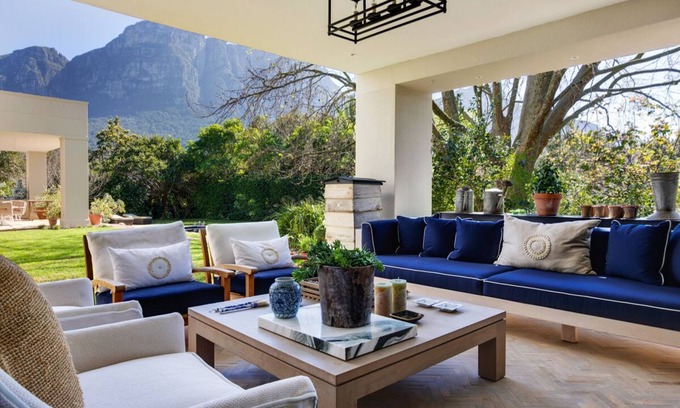 Bishopscourt Casa | Stunning Bishopscourt home with mountain views