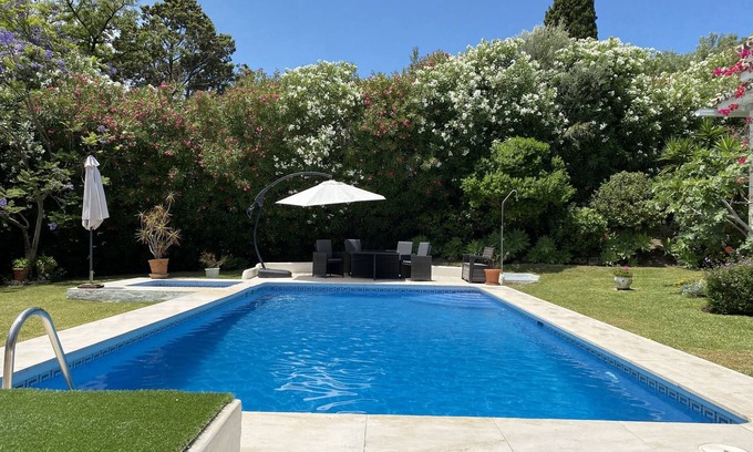 Nueva Milla de Oro Villa | Impresionante villa bungaló completamente renovada con altos estándares, piscina privada