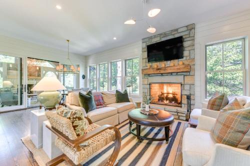 Cashiers Casa | Stunning Cashiers Cottage Rental with Screened Porch