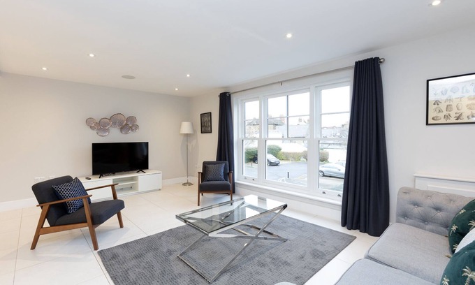 Windsor Casa | Stunning Central Windsor Town House