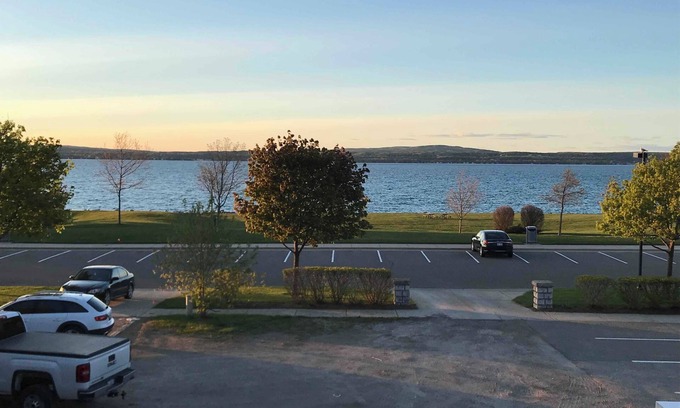 Petoskey Casa | Stunning Château - Little Traverse Bay
