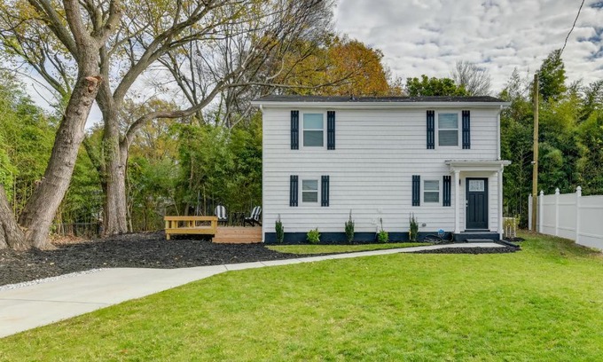 Optimist Park Casa | Stunning Charlotte Retreat about 2 Mi to City Center!