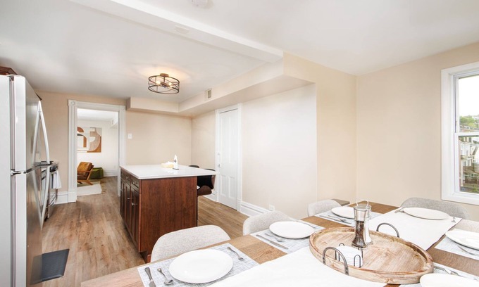 South Side Flats Apartamento | Stunning City View! Sleeps 10. Kids Game Room and Large Rooftop.