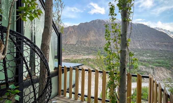 Hunza Chalet De Esquí | Stunning Cliff-edge 2-bedroom Chalet in Karimabad