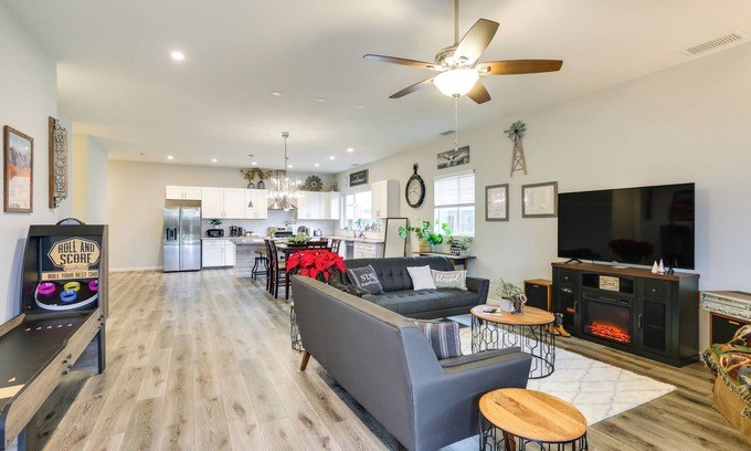 Clovis Casa | Stunning Clovis Home ~ 1 Mile to Old Town!
