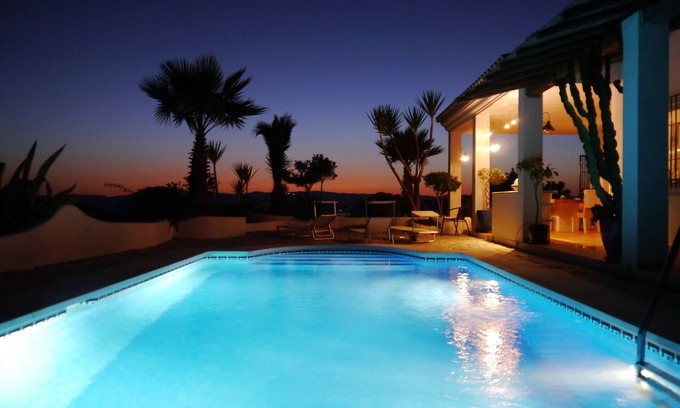 Canillas de Aceituno Villa | Impresionante villa andaluza de estilo contemporáneo con piscina privada