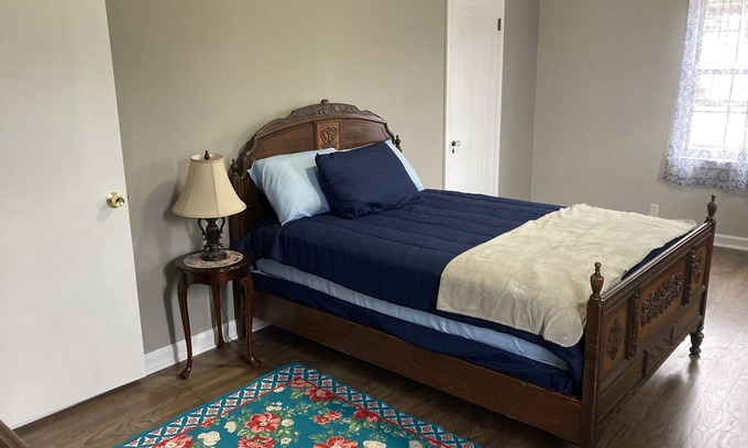 Council Bluffs Casa | Stunning Colonial Home In Historic Neighborhood