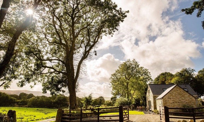 Eglwyswrw Casa | Stunning Converted Barn in peaceful countryside overlooking meadows & mountains