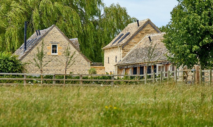 Ampney Crucis Casa | Stunning Cotswold Barns Sleeps 10 Near Bibury Ampneyfield Barns