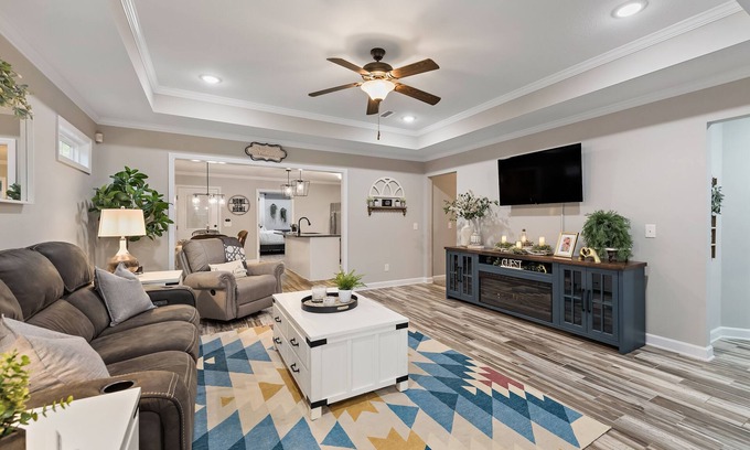 Enterprise Casa | Stunning Cottage home with King bed! Pet-friendly!