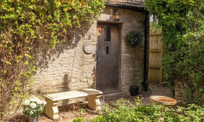 Biddestone Cabaña | Stunning cottage in the beautiful Cotswold village of Biddestone