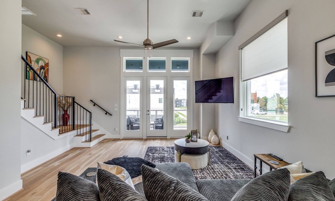 Spring Shadows Casa | Stunning & Cozy 3 story home in Houston!