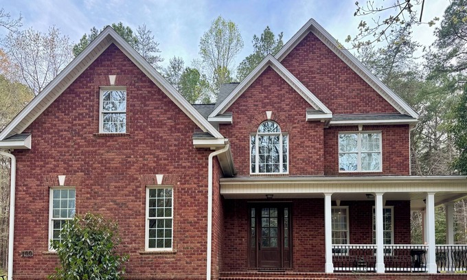 Chapel Hill Casa | Stunning Custom 4-bedroom with creek, trails, & privacy in Chapel Hill