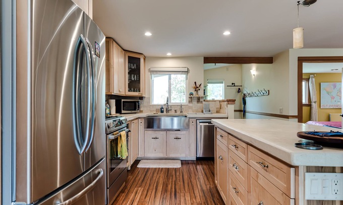 Western Casa | Stunning, Custom Craftsman w Lots of Light - Take it easy at this unique home!