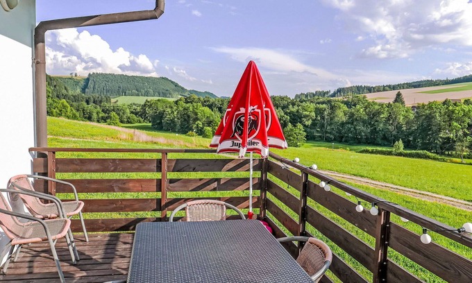 Starkov Casa | Casa de vacaciones privada con WIFI, piscina, TV, patio, mascotas permitida, vista panorámica