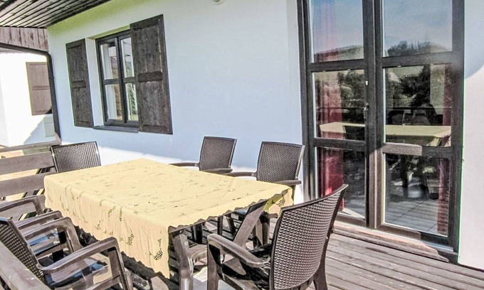 Starkov Casa | Casa de vacaciones privada con WIFI, piscina, TV, patio, mascotas permitida, vista panorámica