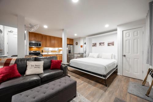 Truckee Apartamento | Stunning Deluxe King Studio #124 at Donner Lake Village
