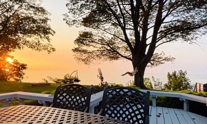 Ashtabula Casa | Stunning Disney themed Lux House with Lake views
