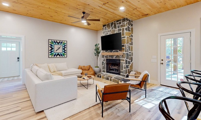 Foscoe Cabaña | Stunning dog-friendly cottage with riverfront patio, hot tub, fire pit, & views