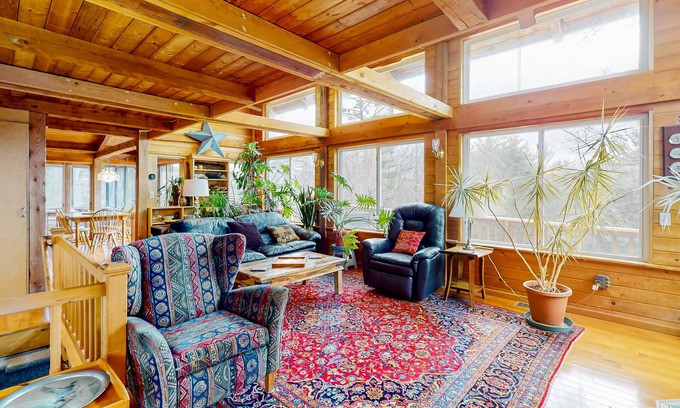 Williamsville Casa | Stunning dog-friendly home with board games, sauna, balcony, gas grill, & deck