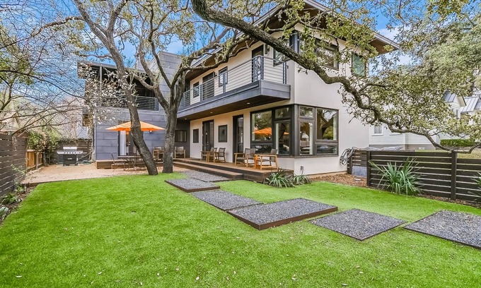 Travis Heights Casa | Stunning dog-friendly house w/private gas grill & deck -steps to South Congress