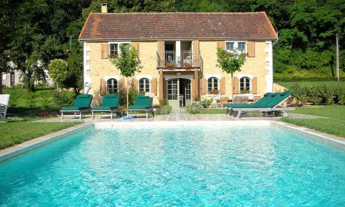 Cales Casa | Hermosa villa junto al río con piscina climatizada de agua salada, a 10 minutos a pie de Tremolat