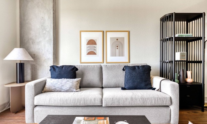 West End Apartamento | Stunning Downtown 1BR w/ Gym, W/D, Pool, walk to 6th St, by Blueground