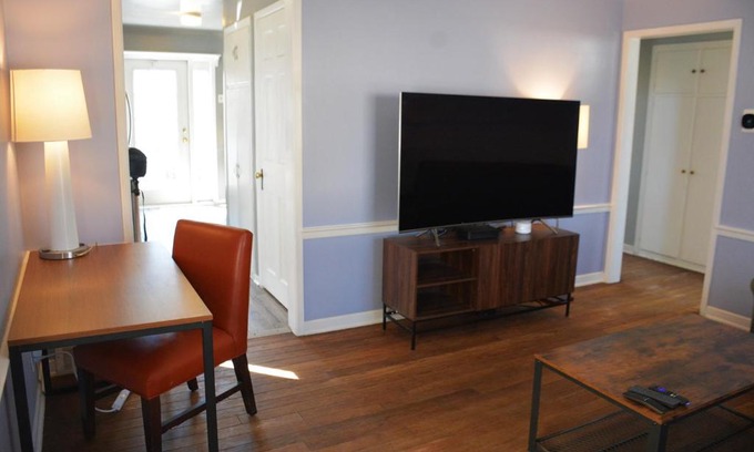 Royal Oak Apartamento | Stunning Downtown Royal Oak Townhouse (909)