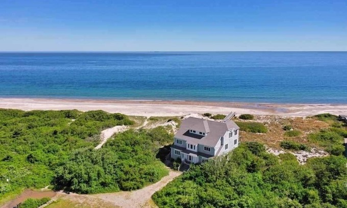 East Sandwich Casa | Stunning East Sandwich Home On Private Beach RPAM100