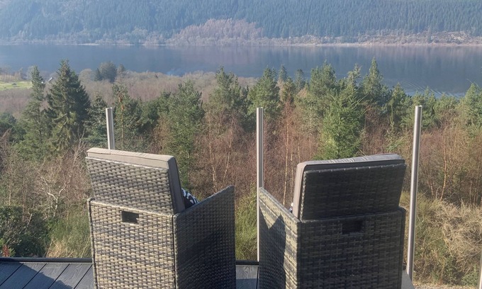 Foyers Apartamento | Impresionante casa de troncos finlandesa de lujo con vistas panorámicas al lago Ness.