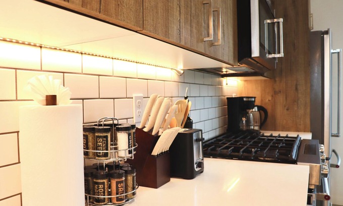 Loyal Heights Casa | Stunning Entire Townhome 3b/2.5ba w Parking in Seattle