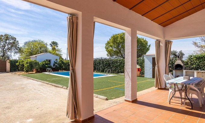 Sanlúcar la Mayor Casa | Preciosa casa de vacaciones privada con A/C, WIFI, piscina privada, TV, patio, mascotas permitida