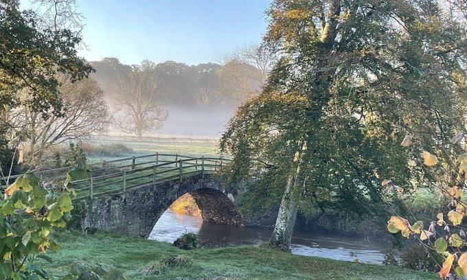 Black Torrington Casa | Stunning family and pet friendly rural retreat on the River Torridge. Sleeps 10.