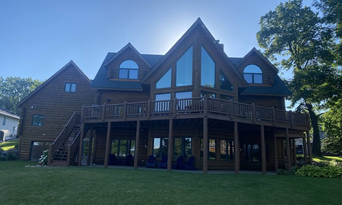 Alexandria Casa | Stunning Family Friendly Lake Home Retreat on Beautiful Lake Darling