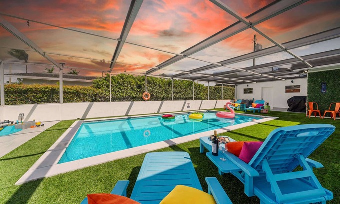 Westchester Casa | Stunning Family Fun Oasis With Heated Pool, Hot tub & King Bed