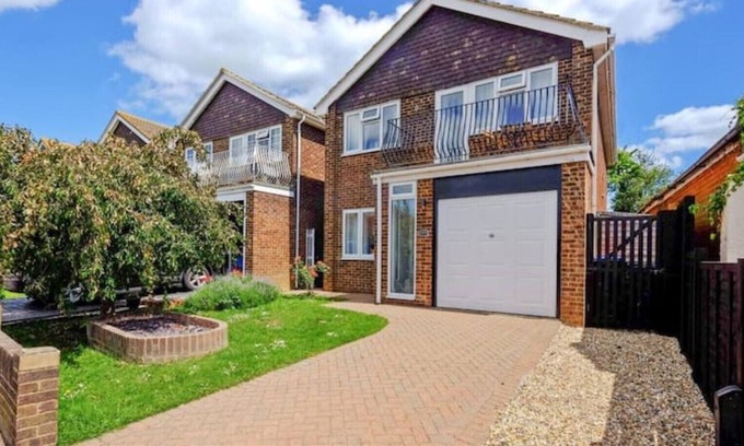 Herne Bay Casa | Stunning Family Home, Within Walking Distance to Herne Bay Beach
