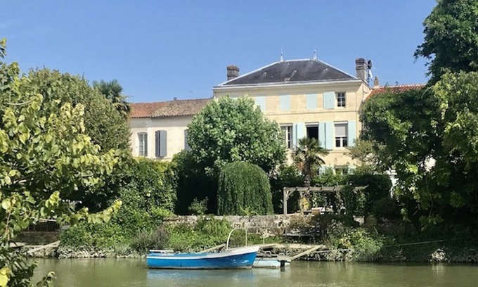 Saint-Savinien Casa | Stunning french townhouse with river frontage and private pool.