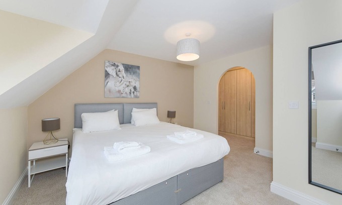 Bingham Casa | Stunning Garden House with Free WIFI and Parking