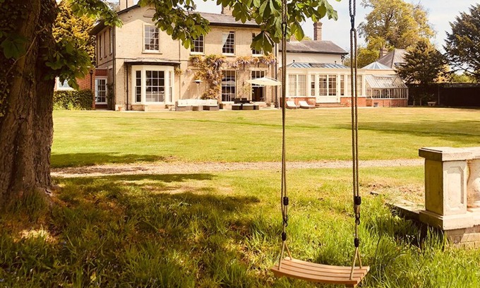 Hopton Casa | Stunning Georgian House - Sleeps 8 - Heart of Norfolk Broads